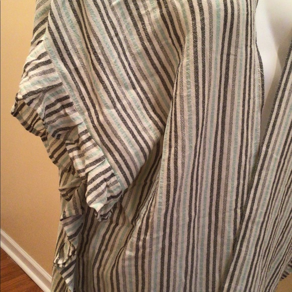 Sleeveless ruffled sides open jacket - Picture 3 of 7